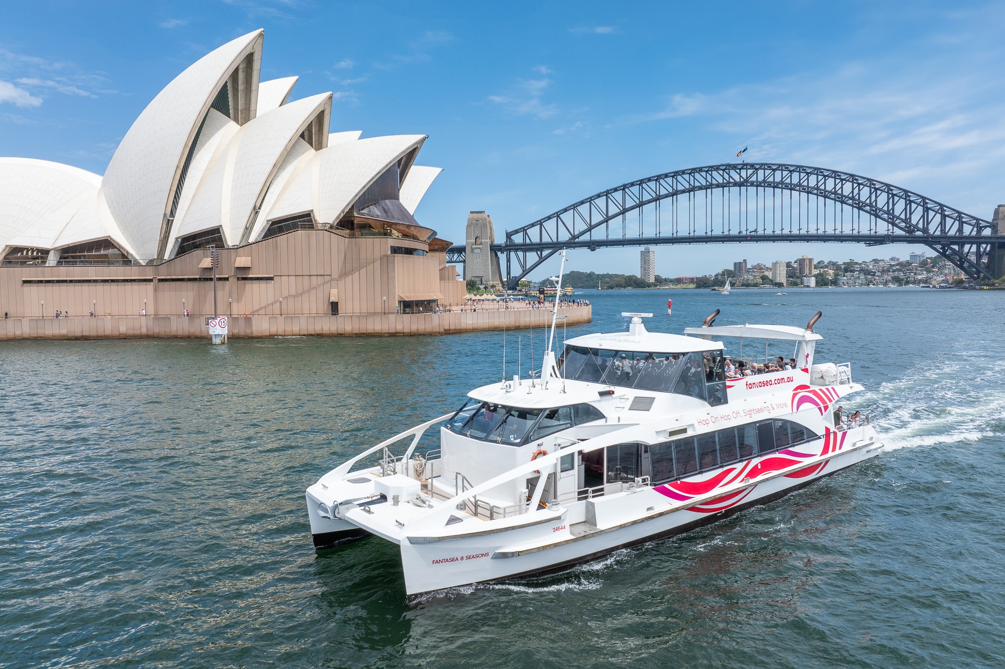 Sydney Water Tours: Boat Cruises, Whale Watching & Kayaking in Sydney