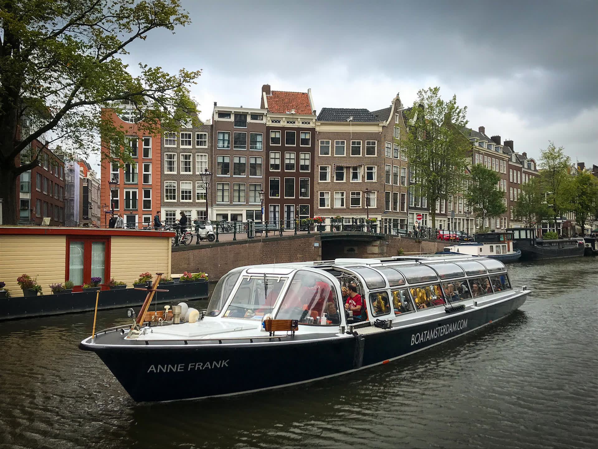 Traditional Cruise with Live Guide