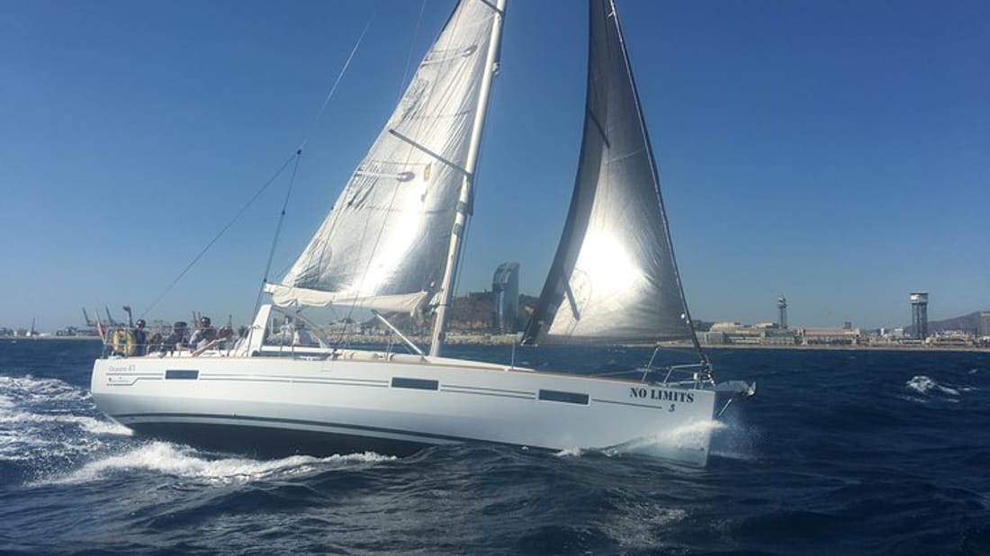 2-Hour Small Group Cruise including food & Drinks onboard, Barcelona